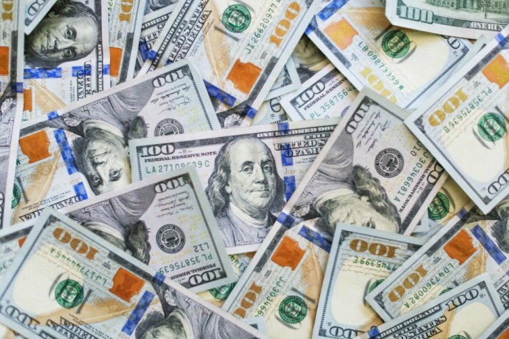 Market Update: Dollar Near 3-Year Low Amidst Trump's Fed Criticism